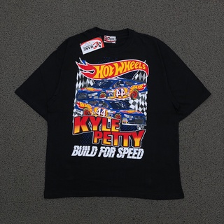 เสื้อยืด พิมพ์ลาย CHASE AUTHENTIC X NASCAR KYLE PETTY HOTWHEELS BLACK พรีเมี่ยม ของแท้