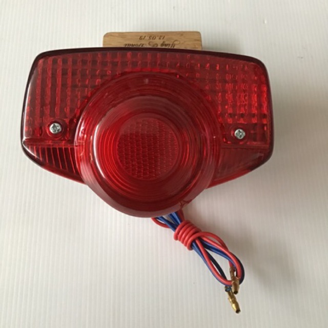 ไฟท้ายยกชุด C70 CB100 พร้อมขั้วหลอด อะไหล่ c70