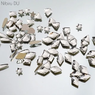พลอยเทียมคริสตัลใส 3D หรูหรา สําหรับตกแต่งเล็บ 50 ชิ้น