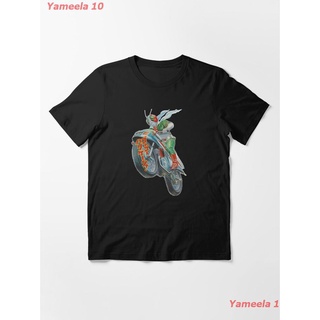 เสื้อยืดผ้าฝ้ายพิมพ์ลายขายดีKAMEN RIDER V3 MOTORCYCLE Essential T-Shirt เสื้อยืดพิมลาย เสื้อยืดผู้หญิง เสื้อยืดผู้ชาย เส