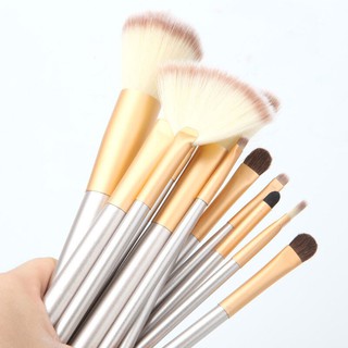 แปรงแต่งหน้าคุณภาพ จำนวน 12 แท่ง ด้ามสีทองขนนุ่ม Makeup brush yimn