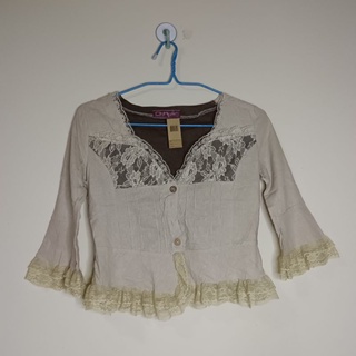 เสื้อแฟชั่นลูกไม้ ทูโทนมือสอง ไซส์ S-M อก 32-34 ความยาว 20 นิ้ว