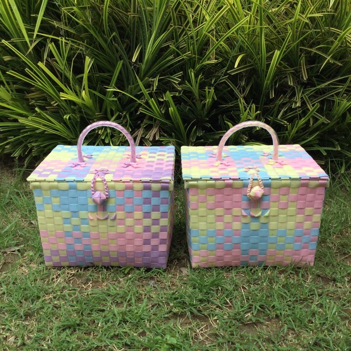 กระเป๋าสาน ตะกร้าสาน จัดระเบียบ เครื่องสำอางค์ เก็บเงิน เป๋าแฟชั่น สีสวยสดใส มีฝาปิด มีหูหิ้ว  ก17*ย21*ส15cm