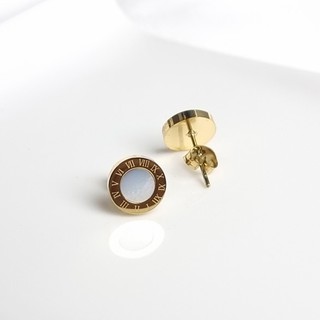 E101 Earring ต่างหูเกาหลี สแตนเลสชุบทอง ตัวอักษรโรมัน วาววับ เรียบๆแต่สวยหรู