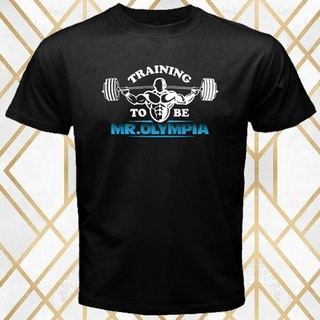 เสื้อผ้าผชเสื้อยืด พิมพ์ลาย Train To Be Mr.Olympia สีดํา สําหรับผู้ชาย ใส่เข้ายิม เล่นกีฬาS-5XL