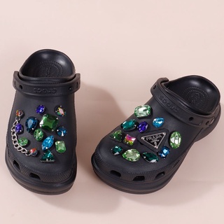 CROCS ชุดเครื่องประดับ จี้คริสตัล เพชรเทียม สีเขียว แฟชั่นสําหรับผู้หญิง