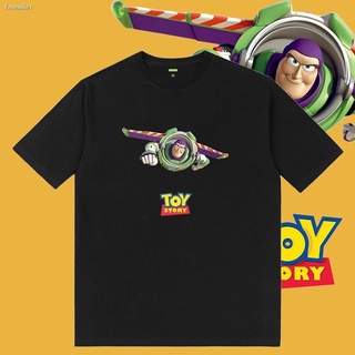 เสื้อยืดใหม่T-shirt❁❍™Toy Story ภาพยนตร์เสื้อยืดอุปกรณ์ต่อพ่วง Disney Buzz Lightyear ลำลองแขนสั้นผู้ชายและผู้หญิงเด็กสวม