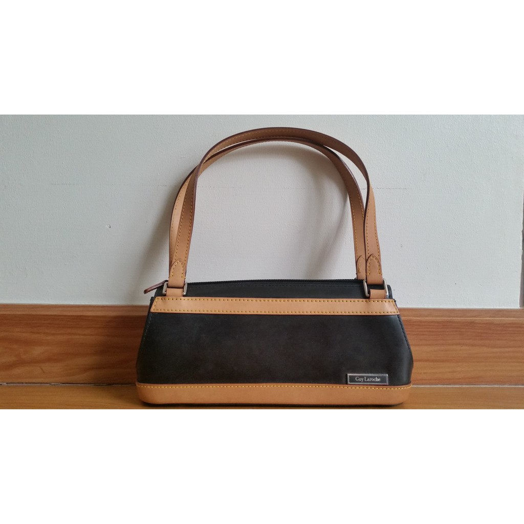 กระเป๋าสะพายผู้หญิง Guy Laroche