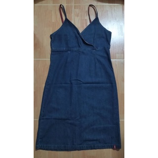 ชุดเดรสยีนส์ Levis red tab girl 95 ยีนส์สีเข้มsize large อก36 ของแท้100% แถมจัดส่งฟรีค่ะ