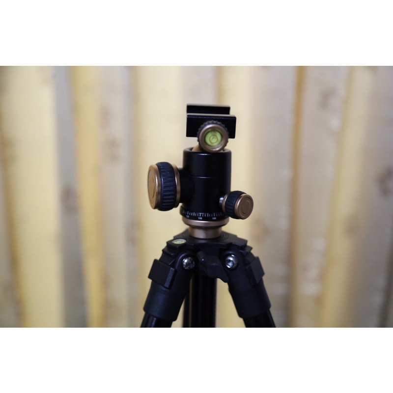ขาตั้งกล้องแบบสามขา Andoer Q160Sa สภาพดีสำหรับกล้อง DSLR