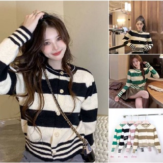 เสื้อคลุมCardigan ทรงสวย ใช้ผ้าไหมพรมทอลายทางใหญ่ แต่งขอบด้วยลายทางเล็ก ใช้กระดุมทอง