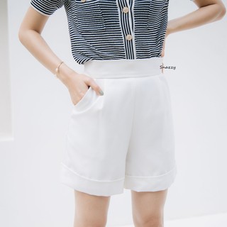 Snazzy shop - High-waist white shorts