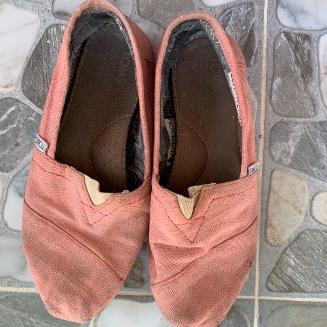 รองเท้า toms มือสอง