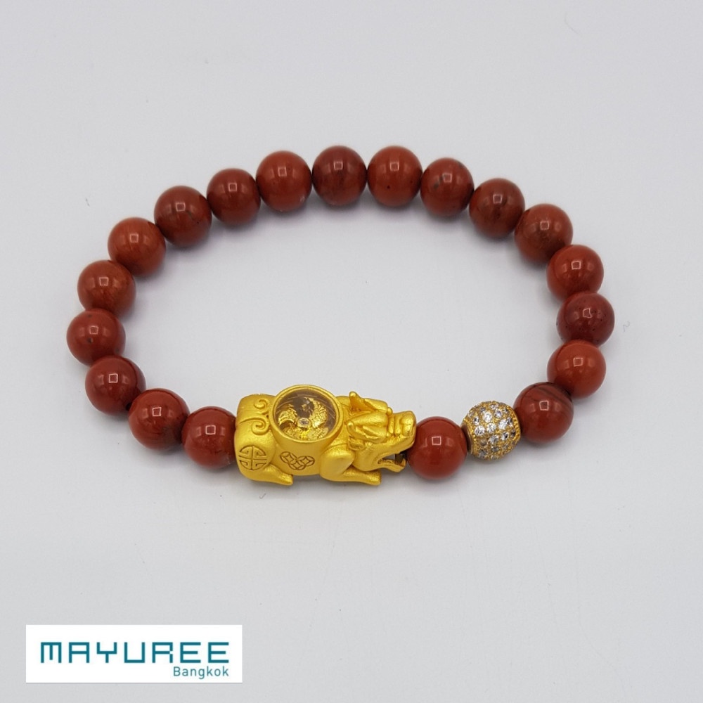 สร้อยข้อมือหินแจ๊สเปอร์สีแดง (Red Jasper) ขนาด 8 มิล ปี่เซียะกังหันสีทอง ประดับด้วยลูกปัดเพชรเทียม