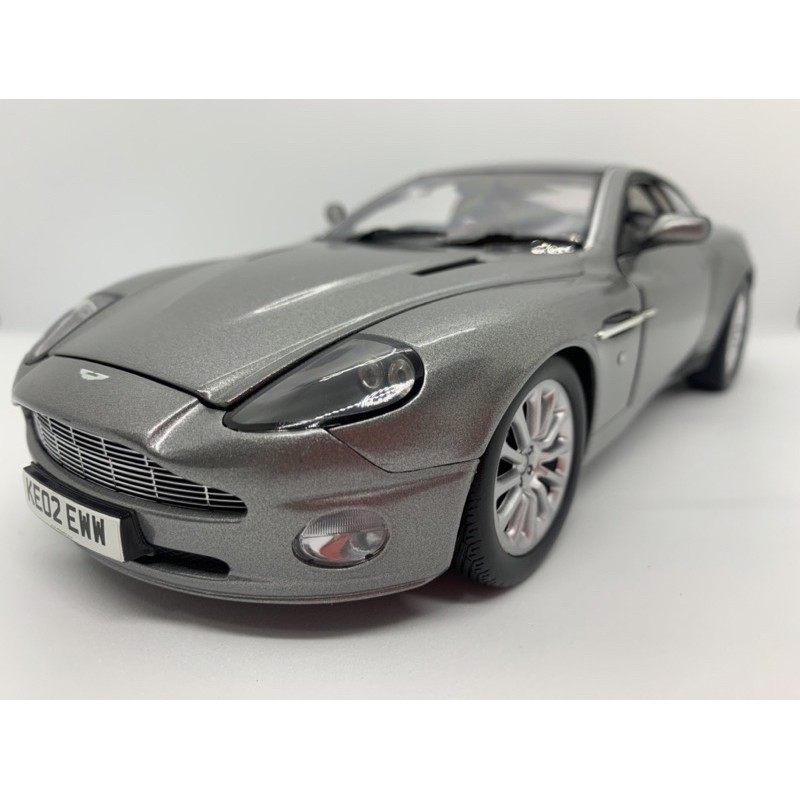 โมเดลรถเหล็ก 1/18 007 Aston Martin V12 Vanquish From The James Bond Film  Die Another Day ครบรอบ40ปี | Shopee Thailand