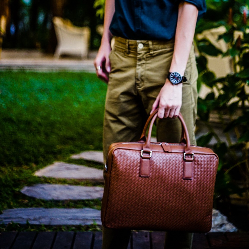 02-367 laptop bag intrecciato กระเป๋าเอกสารสานหนังแท้ กระเป๋าผู้ชายสานหนังแท้ กระเป๋าใส่คอมสานหนังแท้ แบรนด์ klaas