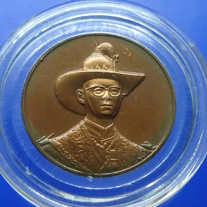 เหรียญทองแดงรมดำ ร9 ทรงมาลา ที่ระลึก 6 รอบขนาด3เซ็น 2542