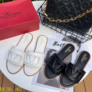 เช็คของก่อนสั่ง รองเท้าValentino รองเท้าแตะทรงสวม