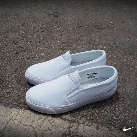 nike toki slip canvas