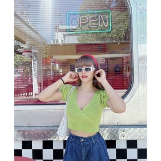 loftyshop11👸🏻เสื้อครอปคอวีไหมพรม รุ่นBaby doll อกไขว้เก็บทรงกับแขนตุ๊กตาสุดCute