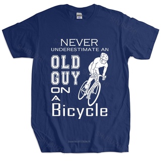 [S-5XL]เสื้อยืดลําลอง แขนสั้น พิมพ์ลาย Never Underestimate An Old Guy On A Bicycle Loos 6Tn สําหรับผู้ชาย ของขวัญ