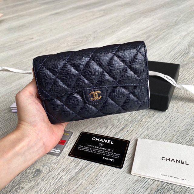 Very good condition Chanel wallet medium holo28