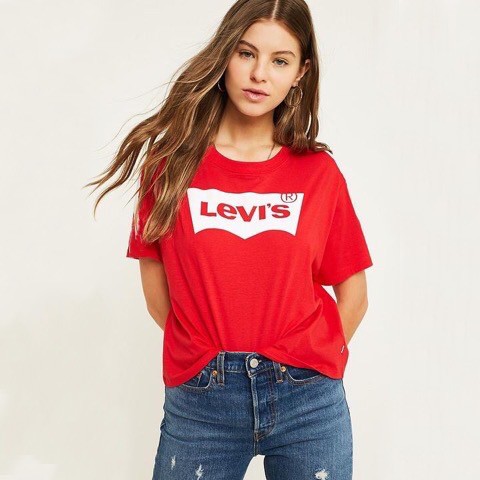 LEVI’S Logo Classic Red Tee Shirt เสื้อยืดแบรนด์ ลีวาย สีแดง ตรุษจีน