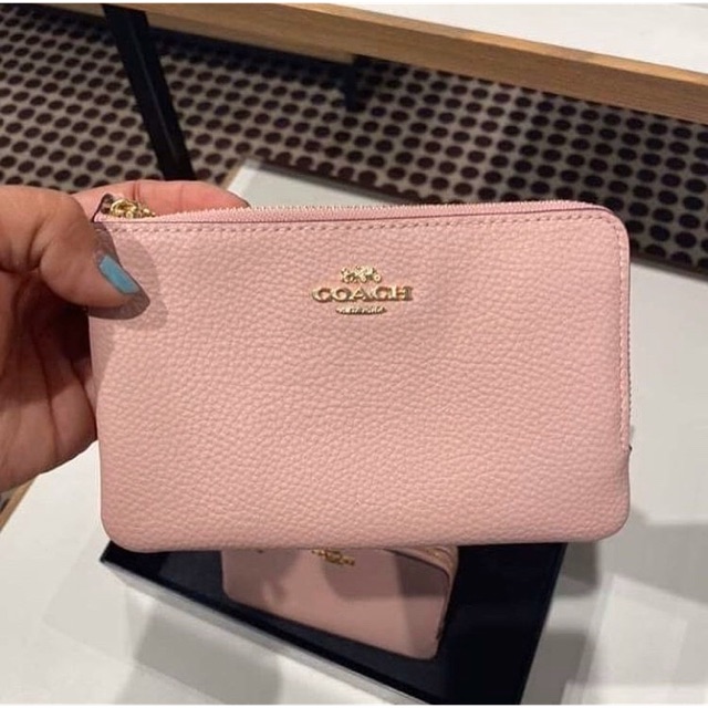 COACH แท้ 💯% กระเป๋าคล้องมือ 2 ซิป Size S สีชมพู