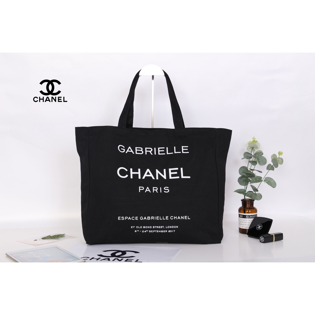 Gabrielle Chanel Limited Edition 2017 London Tote Bag VIP [Premium gift]