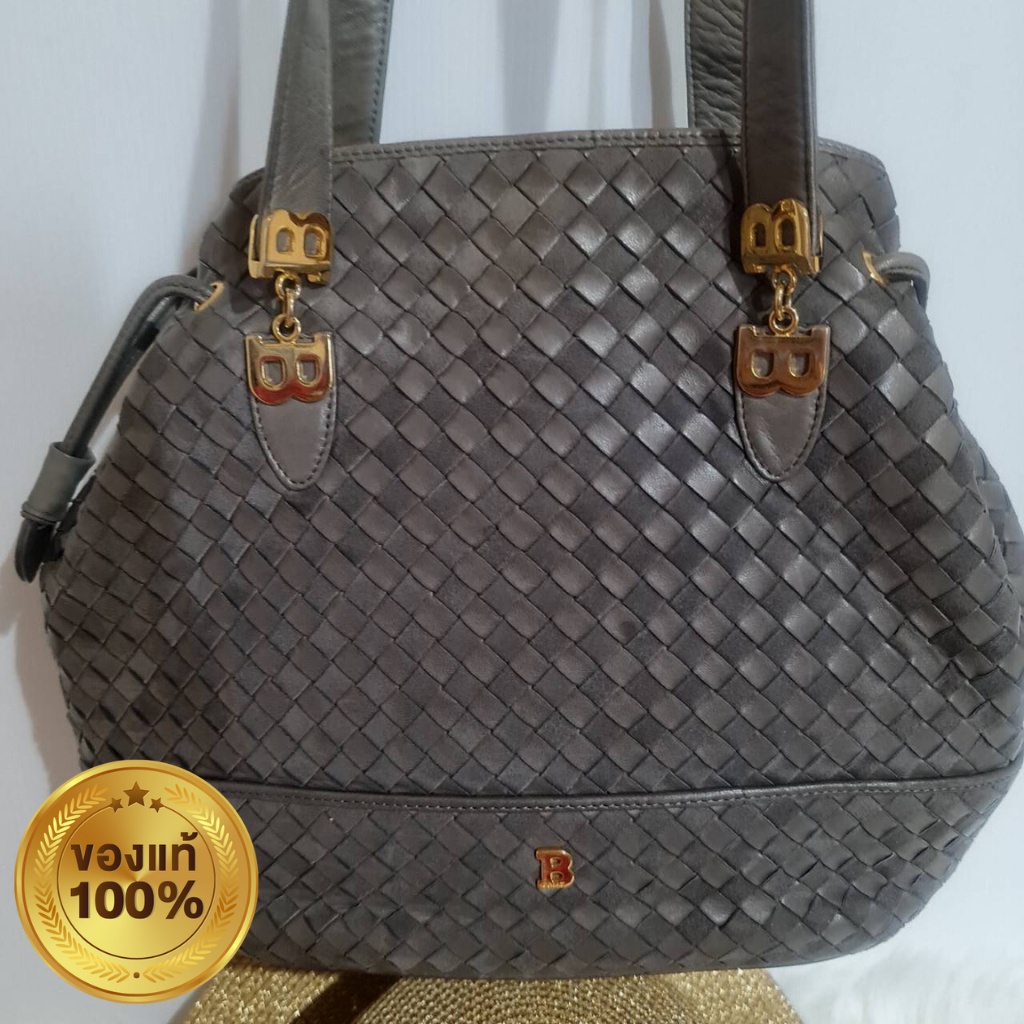 กระเป๋าสะพาย Bally หนังสานสีเทามือสองของแท้อะไหล่สีทองมีสายสองเส้นมาพร้อมถงผ้าฺคู่ตัวหนังนิ่มเหมือนโ