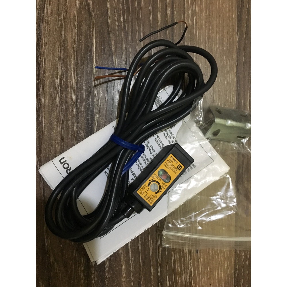 HY E3S-DS10E4 โฟโตอิเล็กทริคเซนเซอร์ 12 ถึง 24VDC