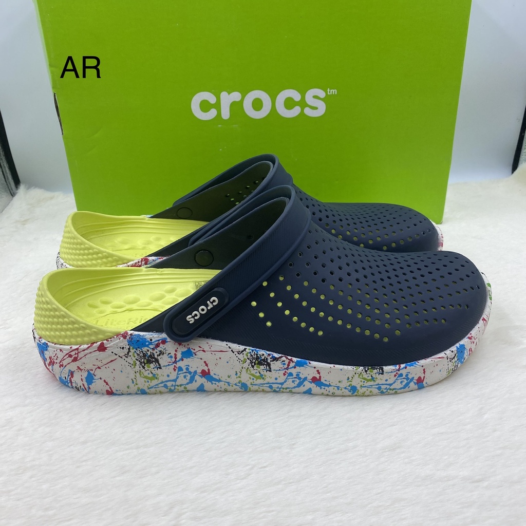 รองเท้าcrocsของผู้ชาย ลายมาใหม่ งานสวย ราคาไม่แพง เบานุ่มใส่สบาย งานสวยทุกสี
