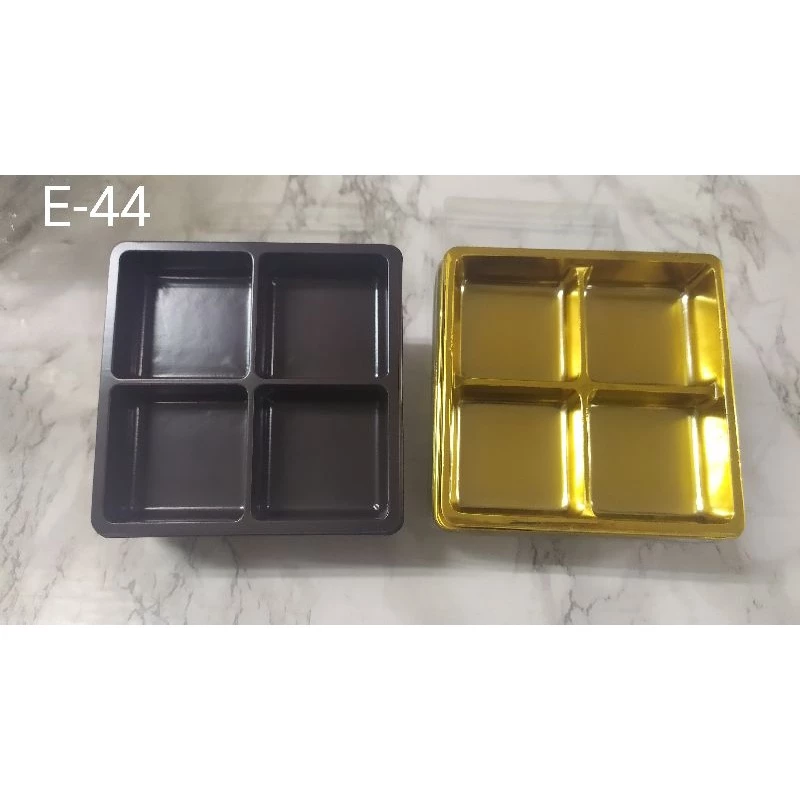 กล่อง 4 ช่อง E44 (10ชุด) กล่องใส่วุ้น บราวนี่ ขนมเปี๊ย แพคละ 10 ชุด ฐานทอง น้ำตาล ขาว 2x2-5x5 ซม ร้านเบเกอรี่ XX016