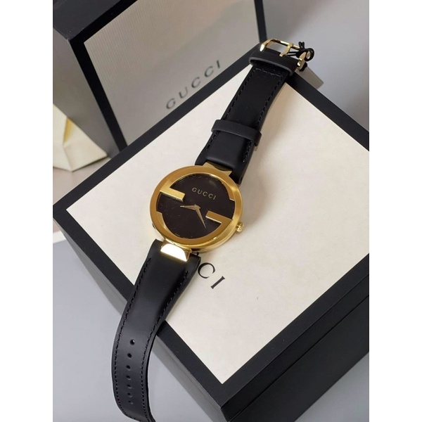 New🍥 Gucci interlocking watch  หน้าปัดดำ ขอบทอง ขนาด 37mm. สายหนังแท้ สวยมากกก