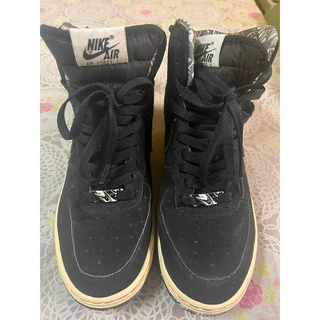 รองเท้ามือสองแท้ Nike Air Force 1 High