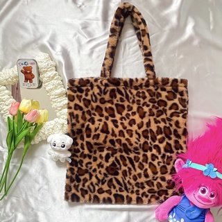 (โค้ด PDY2552H เหลือ 199฿) พร้อมส่ง 🐆💖 กระเป๋าผ้า ทรงถุงผ้า ผ้ากำมะหยี่ลายเสือดาวสีน้ำตาล i.tote.chu