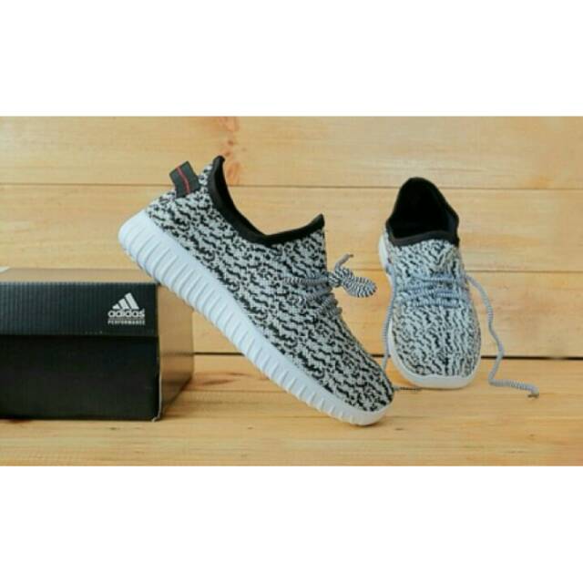 รองเท้าลําลองสําหรับผู้ชายและผู้หญิง adidas yezzy yessy 350 นําเข้าจากเวียดนาม ทนทาน