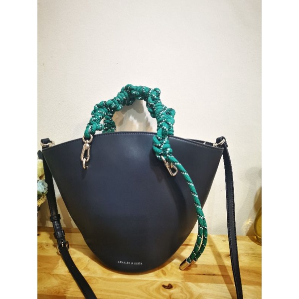 กระเป๋า Charles & keith