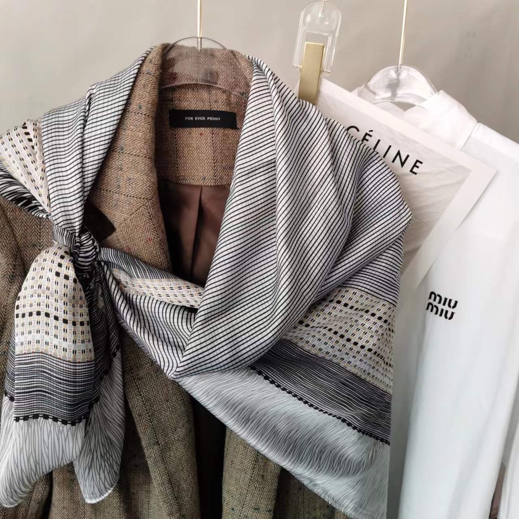 ลิซ่า ผ้าพันคอแฟชั่น 110 * 110 ซม. ผ้าพันคอสี่เหลี่ยมผ้าคลุมไหล่ผู้หญิงพิมพ์ผ้าพันคอผ้าพันคอผ้าไหมมุสลิม ผ้าโพกศีรษะ