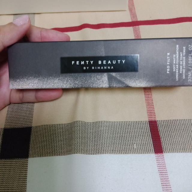 New รองพื้น FENTY BEAUTY NO. 230 หยิบมาผิดเบอร์ส่งต่อค่ะ ไม่เคยใช้ ซื้อมาจากช้อปสิงคโปร์