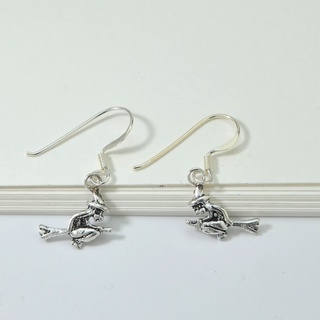 Sterling Silver Oxidized Witch with hook Earringต่างหูเงินแท้925 ต่างหูแม่มดงานลงดำกับต่างหูตะขอใสออกงานดูสวย