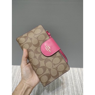 Coach กระเป๋าสตางค์ TECH WALLET IN COLORBLOCK SIGNATURE CANVAS