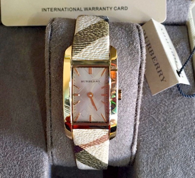 BU9509 ขนาด 20 x 26 มม.ขายดีมาก สินค้ามาเพิ่มแล้วนะจ้า Pioneer Gold Dial Gold Ion-plated Ladies Watc