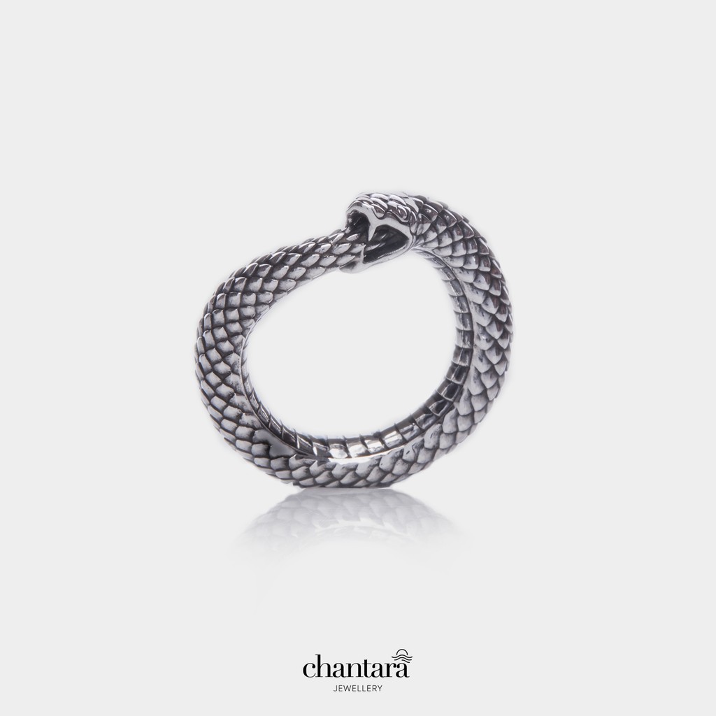 CHANTARA - แหวนงู "Ouroboros Ring" อัญมณีแห่งโชคลาภ แหวนเงินรมดำ ฟรีผ้าเช็ด
