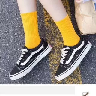 ถุงเท้าข้อยาว สีพื้น สไตล์Street มีสีให้เลือกเยอะ