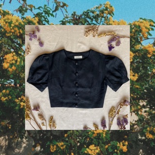 Puffy sleeves crop top in black linen100% เสื้อครอปผ้าลินินแขนพวงสีดำ