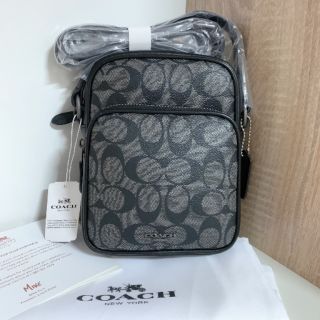 กระเป๋า coach ผู้ชาย พร้อมส่ง ราคานาทีทอง