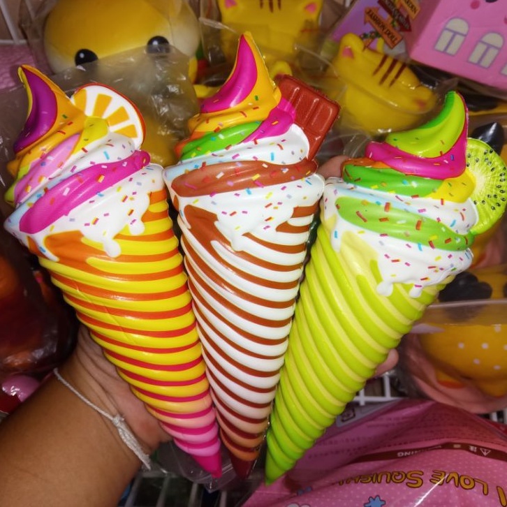 สกุชชี่มีเดียมไอศกรีม 69฿
