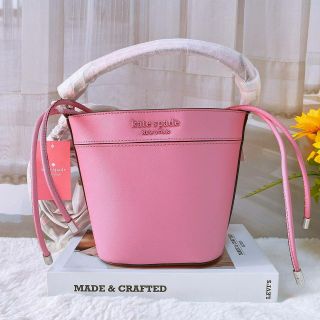 🦋พร้อมส่ง🦋 KATE SPADE WKRU6734 CAMERON MONOTONE SMALL BUCKET BAGcolor: Brightpenony (557)