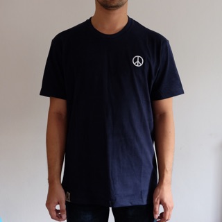 เปเปอร์วอคเกอร์ เสื้อยืดคอกลมสีกรมท่า : Paper-Walker Peace (Navy Blue)